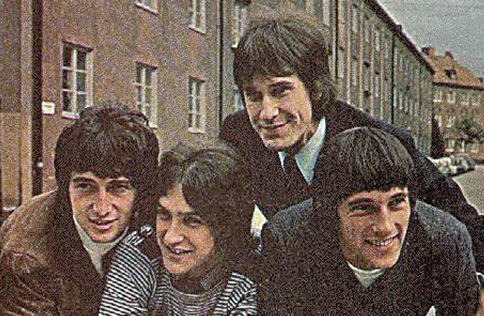 ‘Lola’ — The Kinks